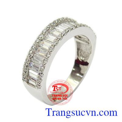 Nhẫn nữ vàng trắng lôi cuốn gắn đá CZ mới lạ mang lại sự sang trọng, tinh tế và cá tính cho người đeo