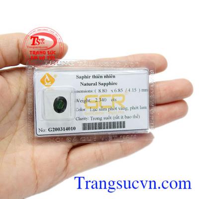 Viên đá Sapphire là viên đá biểu tượng của tình yêu, hôn nhân bền vững, sự thủy chung, là món quà kỉ niệm 5 năm, 45 năm ngày cưới của các cặp vợ chồng.