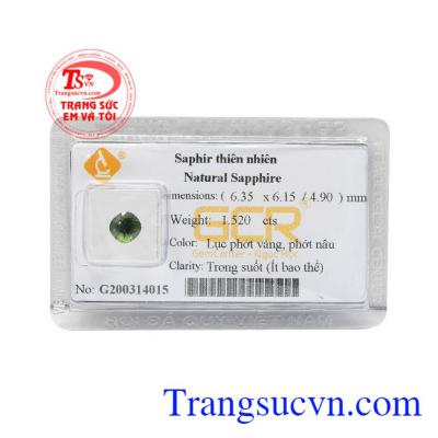 Sapphire trong suốt có tác dụng mang lại cảm giác thoải mái, tập trung tinh thần, giảm căng thẳng mệt mỏi.