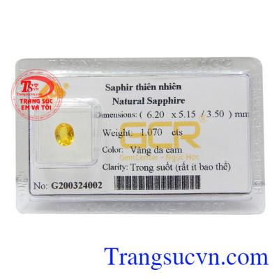Sapphire vàng ép vỉ cát tường là viên đá của sự giàu sang, tình yêu và lòng chung thủy nên thường được sử dụng trong chế tác trang sức cho mùa cưới
