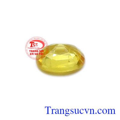 Sapphire vàng ép vỉ công danh màu sắc đẹp, chất lượng cao, có giấy kiểm định đá quý đảm bảo.