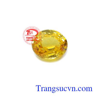 Bởi vậy khi đeo trang sức có gắn sapphire vàng bên người sẽ mang lại nhiều may mắn, vui vẻ, cuộc sống gia đình viên mãn