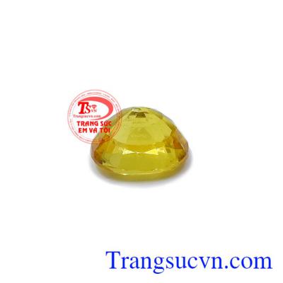 Sapphire vàng thiên nhiên được ép vỉ chất lượng đảm bảo, có giấy kiểm định đá quý kèm theo.