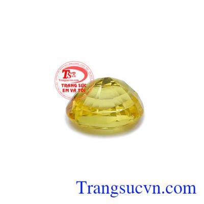 Sapphire vàng thiên nhiên hoàn hảo còn là viên đá của tình yêu và hạnh phúc vì vậy là món quà đặc biệt ý nghĩa cho người bạn yêu thương.