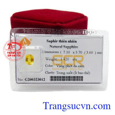 Sapphire vàng thiên nhiên sẽ giúp cho người đeo gặp nhiều may mắn, thành công và có cuộc sống đầy đủ không lo ngại về vật chất