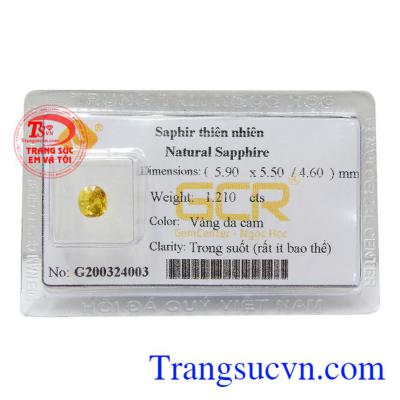 Sapphire vàng thiên nhiên yên bình là một trong bốn viên đá quý hiếm nhất thế giới