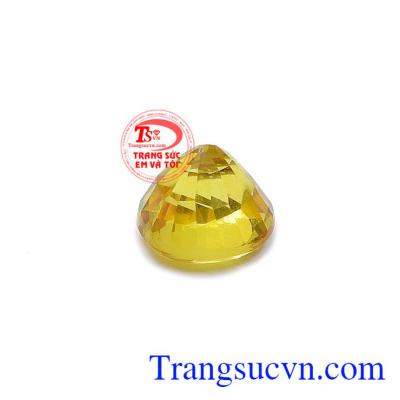 Viên đá cũng là là bùa hộ mệnh mang lại may mắn, bình an và thịnh vượng cho người đeo.