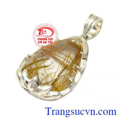 Kết hợp cùng chất liệu bạc bọc bên ngoài giúp mặt dây trông chắc chắn và khỏe khoắn hơn, bảo vệ tối đa cho viên đá không bị trầy xước,Thạch anh tóc vàng thịnh vượng