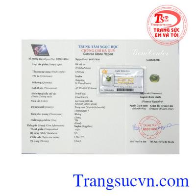 Sản phẩm thích hợp bọc vàng để làm mặt dây hoặc mặt nhẫn. Viên saphir thiên nhiên hợp mệnh.