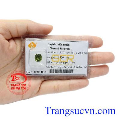 Saphir là viên đá dành cho người sinh tháng 9 hay còn là vật kỷ niệm 5 năm và 45 năm ngày cưới. Viên saphir thiên nhiên hợp mệnh