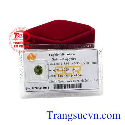 Viên saphir thiên nhiên hợp mệnh mang lại sự bình an và may mắn cho người dùng.