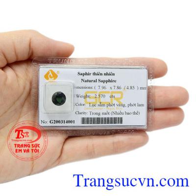 Sản phẩm được ép vỉ nhằm đảm bảo tính bền đẹp. Viên saphir thiên nhiên tròn