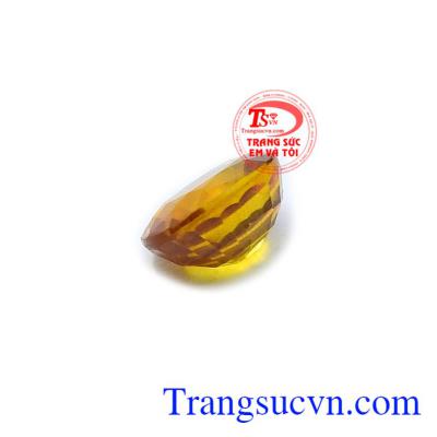 Viên sapphire ép vỉ phú quý phù hợp làm mặt dây chuyền, mặt nhẫn đeo sang trọng, thời trang và quý phái.