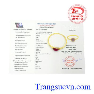 Sản phẩm dễ dàng kết hợp cùng nhiều trang phục và phụ kiện. Vòng tay ruby rực rỡ