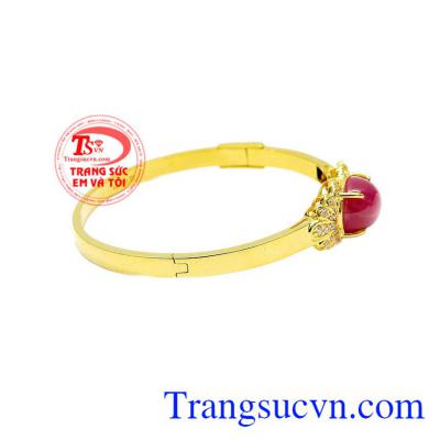 Vòng tay ruby sao lấp lánh là một thiết kế mới của Trang sức Em và Tôi.