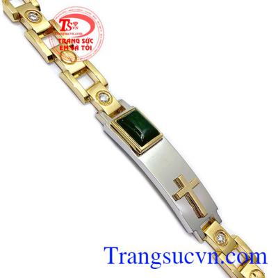 Sản phẩm thiết kế hình thánh giá kết hợp với ngọc cẩm thạch và kim cương thiên nhiên mang lại bình an, may mắn và hộ mệnh cho người đeo