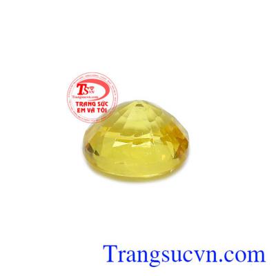 Sapphire vàng ép vỉ mạnh mẽ là một trong những loại đá quý được ưa chuộng sử dụng trong trang sức mang lại nét tinh tế, sang trọng và quý phái cho người đeo.