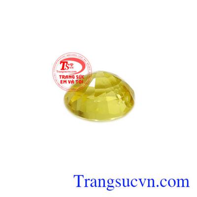 Sapphire vàng với màu sắc tươi sáng, chất lượng đá đảm bảo, có giấy kiểm định đá quý kèm theo.