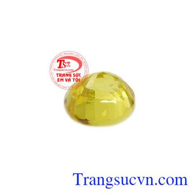 Sapphire vàng ép vỉ trí tuệ thường được gắn lên trang sức sang trọng, tinh tế và là món quà đặc biệt ý nghĩa cho người bạn yêu thương