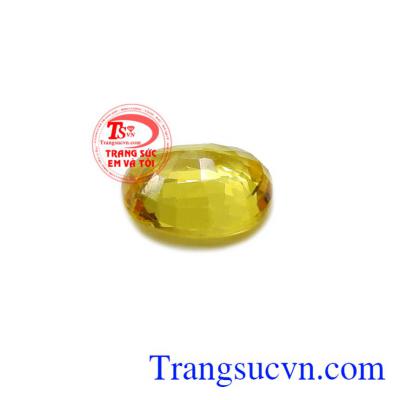 Với những tác dụng tuyệt vời đó nên Sapphire vàng thiên nhiên thường được gắn lên trang sức rất được mọi người từ xưa đến nay ưa chuộng.