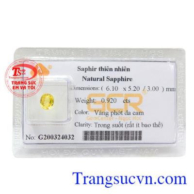 Sapphire vàng ép vỉ yêu thương với vẻ đẹp của ánh mặt trời phù hợp với người mệnh Thổ và mệnh Kim