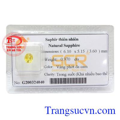 Sapphire vàng thiên nhiên phúc lộc chứa đựng vẻ đẹp của ánh mặt trời và là viên đá của tài lộc, may mắn, sự thịnh vượng và bình an, giúp con người loại bỏ được những suy nghĩ tiêu cực và đạt được những thành công trong cuộc sống