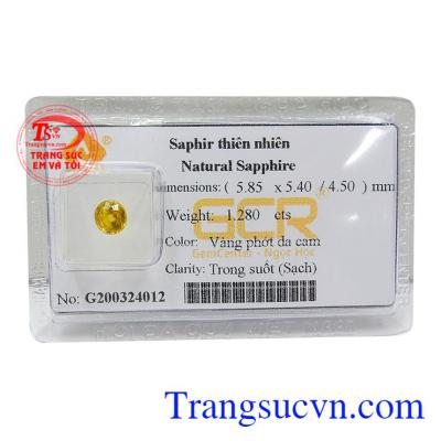 Sapphire vàng thiên nhiên quyền quý phù hợp gắn lên trang sức mang lại nét sang trọng, quý phái và phong cách cho người đeo
