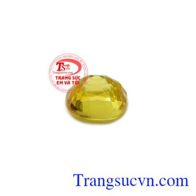 Sapphire thường được làm mặt dây chuyền, mặt nhẫn hoặc hoa tai là trang sức quà tặng tuyệt vời cho người yêu thương những dịp ý nghĩa.