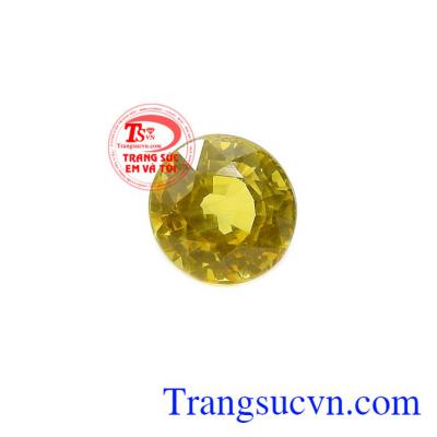 Sapphire vàng thiên nhiên thành công thường được kết hợp với vàng hoặc bạc tạo thành trang sức thời trang và sang trọng
