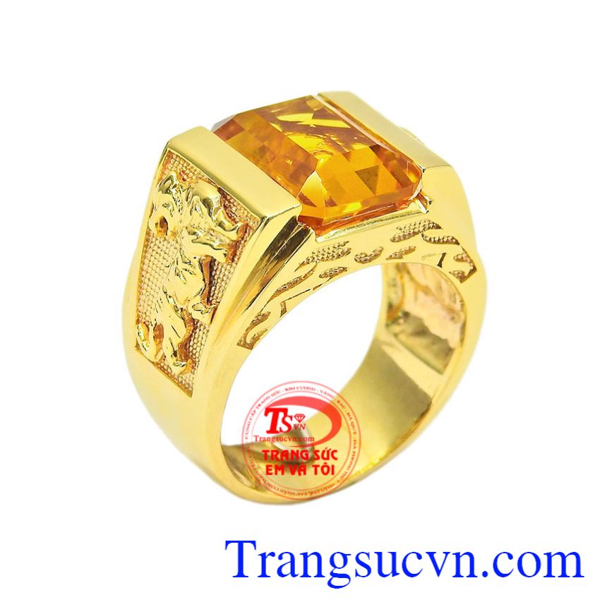 Nhẫn nam citrine tuổi Dần được chế tác theo công nghệ cao từ vàng 14k với đường nét vô cùng tinh xảo và tinh tế.