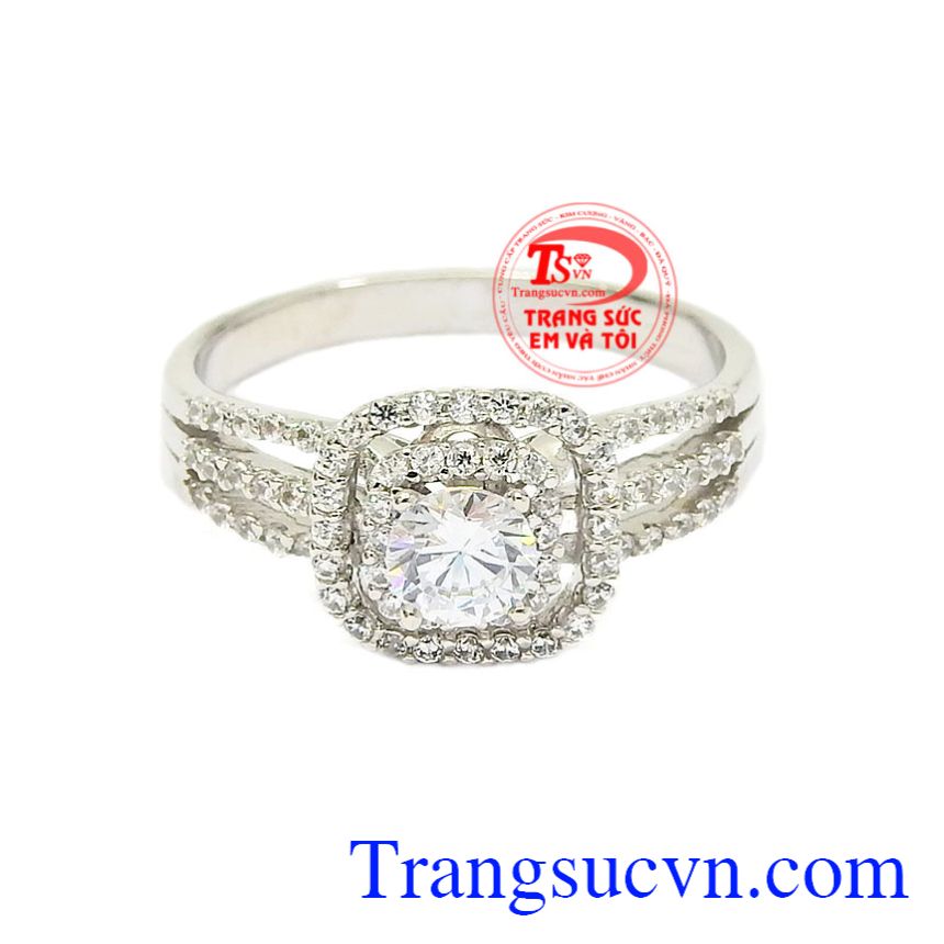 Chiếc nhẫn là sản phẩm được nhiều cô gái yêu thích và lựa chọn. Nhẫn nữ vàng trắng say mê