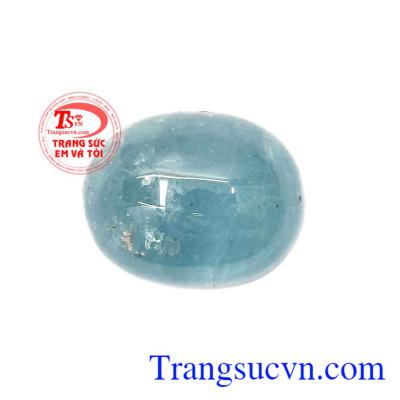 Aquamarin thiên nhiên sang trọng có hình dáng oval sang trọng và đẹp mắt. 