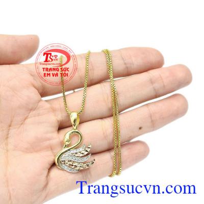Bộ dây chuyền thiên nga thủy chung dễ dàng kết hợp với nhiều trang phục và lứa tuổi khác nhau