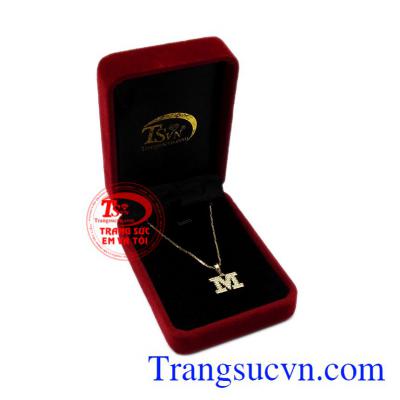 Bộ mặt dây chữ M trẻ trung