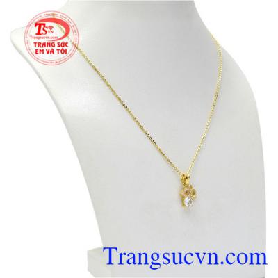Bộ mặt dây sẽ là sự lựa chọn hoàn hảo cho những cô nàng yêu thích sự dễ thương mang lại vẻ trẻ trung cho người đeo.