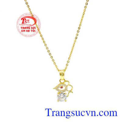 Trang sức Em và Tôi đảm bảo về chất lượng vàng, bảo hành uy tín, được khách hàng tin dùng. Bộ mặt dây nữ tuổi Tý