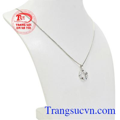 Bộ sản phẩm sẽ khiến cho phái đẹp trở nên thu hút hơn bởi những viên đá CZ sáng lấp lánh