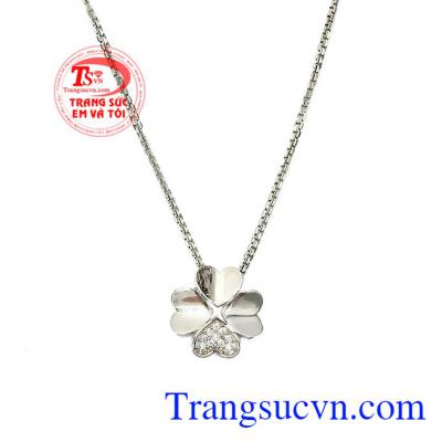 Bộ mặt vàng trắng cỏ bốn lá sự lựa chọn hoàn hảo, hợp thời trang.