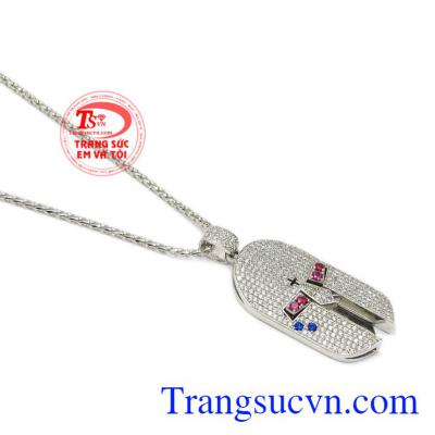 Sản phẩm có thể kết hợp với nhiều kiểu quần áo, hợp xu hướng.