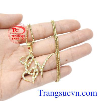 Sản phẩm thể hiện phong cách trẻ trung, năng động. Bộ trang sức chữ CN đẹp