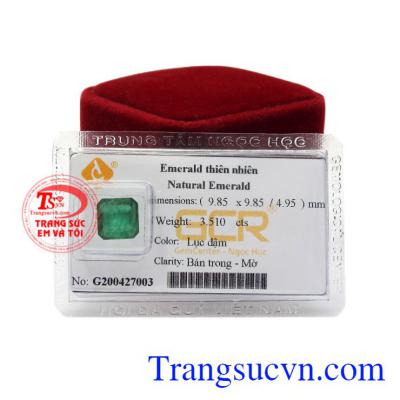 Ngọc lục bảo là một dạng khác của beryl, có màu xanh lá cây rất đặc trưng.