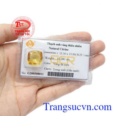 Sản phẩm có thể bọc vàng hoặc bạc để làm mặt dây, mặt nhẫn. Đá ép vỉ thạch anh vàng tài lộc