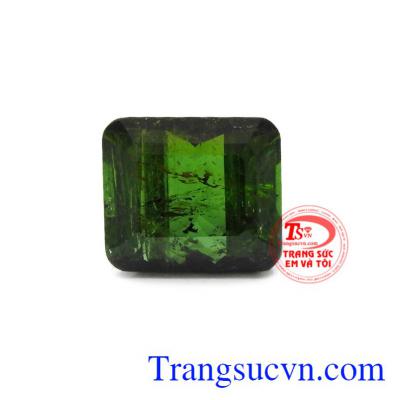 Tourmalin có nhiều màu sắc, mỗi màu sắc mang một nét đặc trưng riêng phù hợp với từng mệnh trong ngũ hành.