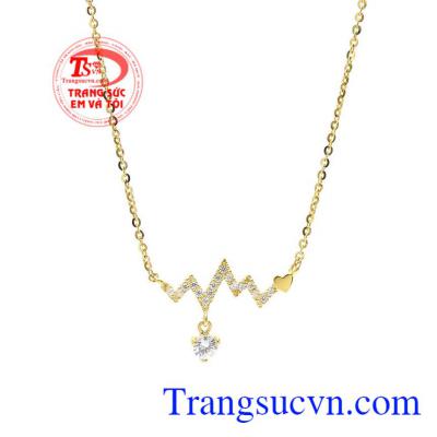 Chiếc dây chuyền sẽ khiến cho các cô gái bồi hồi và vui vẻ khi được người yêu thương tặng cho mình.