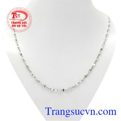 Công ty trang sức em và tôi chuyên dây chuyền vàng Iatly nhập khẩu.