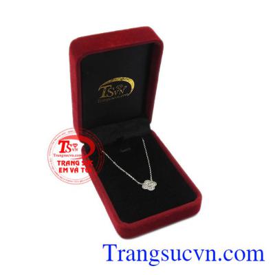 Sản phẩm là một gợi ý hay để làm quà tặng cho phái đẹp. Dây liền mặt may mắn