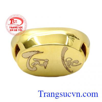 Trong phong thủy, đĩnh vàng có ý nghĩa rất lớn, là vật cát tường mang lại nhiều điều may mắn cho chủ nhân,Đĩnh vàng tài lộc