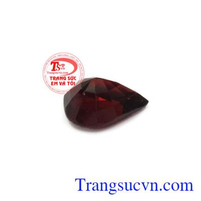 Không chỉ có tác dụng trong phong thủy, mà loại đá này còn cải thiện sức khỏe, tăng cường hệ miễn dịch, hệ tuần hoàn. Granat thiên nhiên giọt nước đẹp