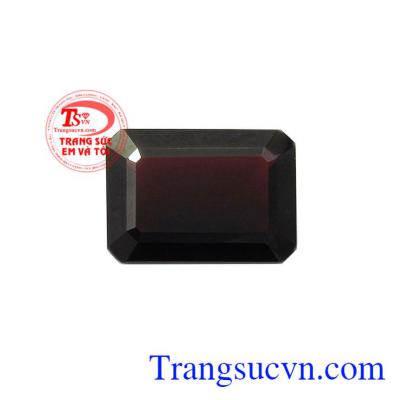 Granat thiên nhiên hợp mệnh thích hợp để làm mặt dây hoặc mặt nhẫn cho phái mạnh.