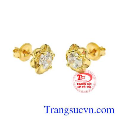 Đôi hoa tai hiện đang là xu hướng dành cho các cô gái yêu thích phong cách Hàn. Hoa tai nữ hoa mai vàng